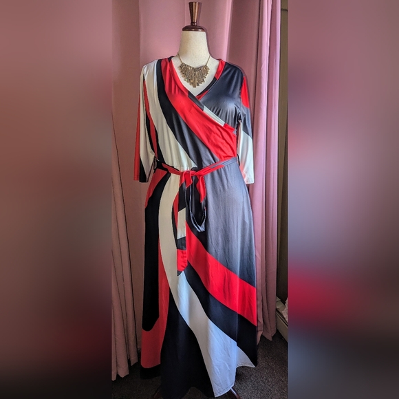 Chic V-Neck Maxi Dress 2x - Picture 2 of 12